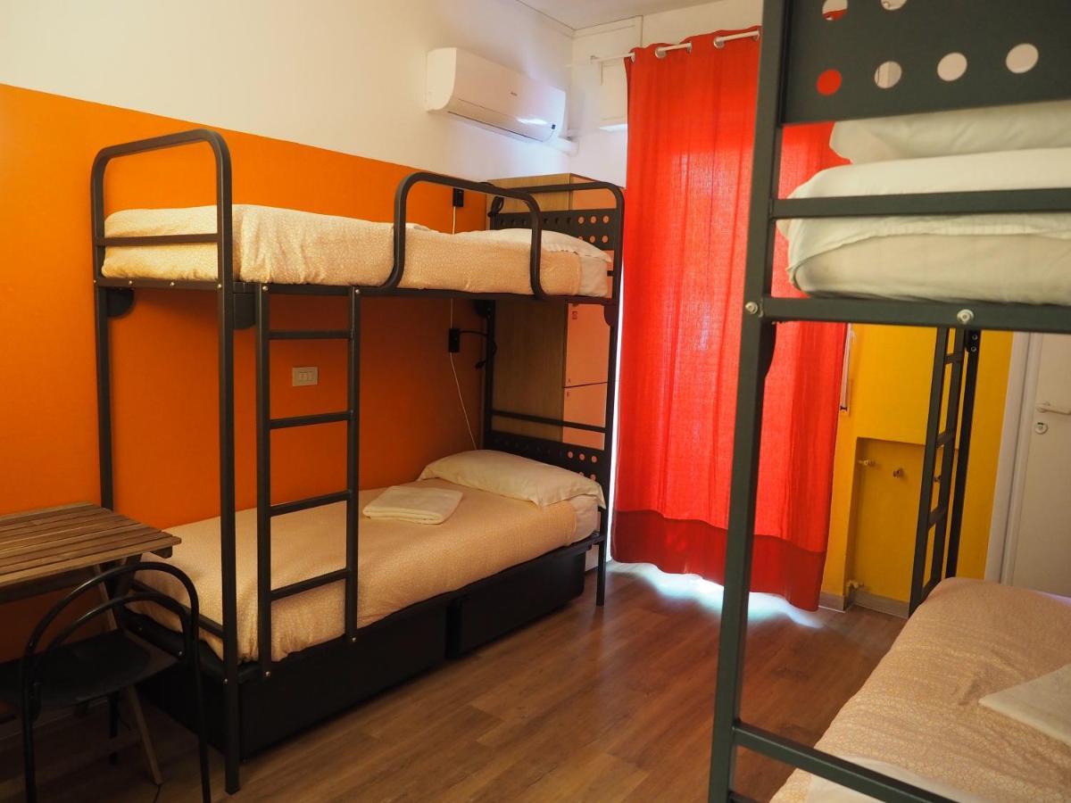 Sunflower Beach Backpacker Hostel & Bar ริมินี ภายนอก รูปภาพ