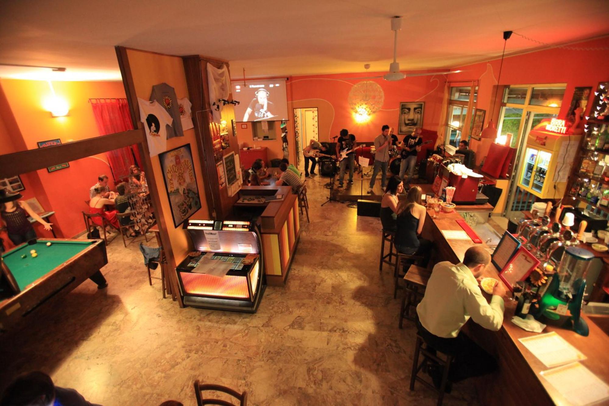 Sunflower Beach Backpacker Hostel & Bar ริมินี ภายนอก รูปภาพ