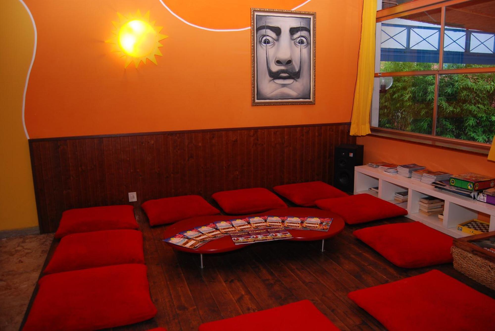 Sunflower Beach Backpacker Hostel & Bar ริมินี ภายนอก รูปภาพ