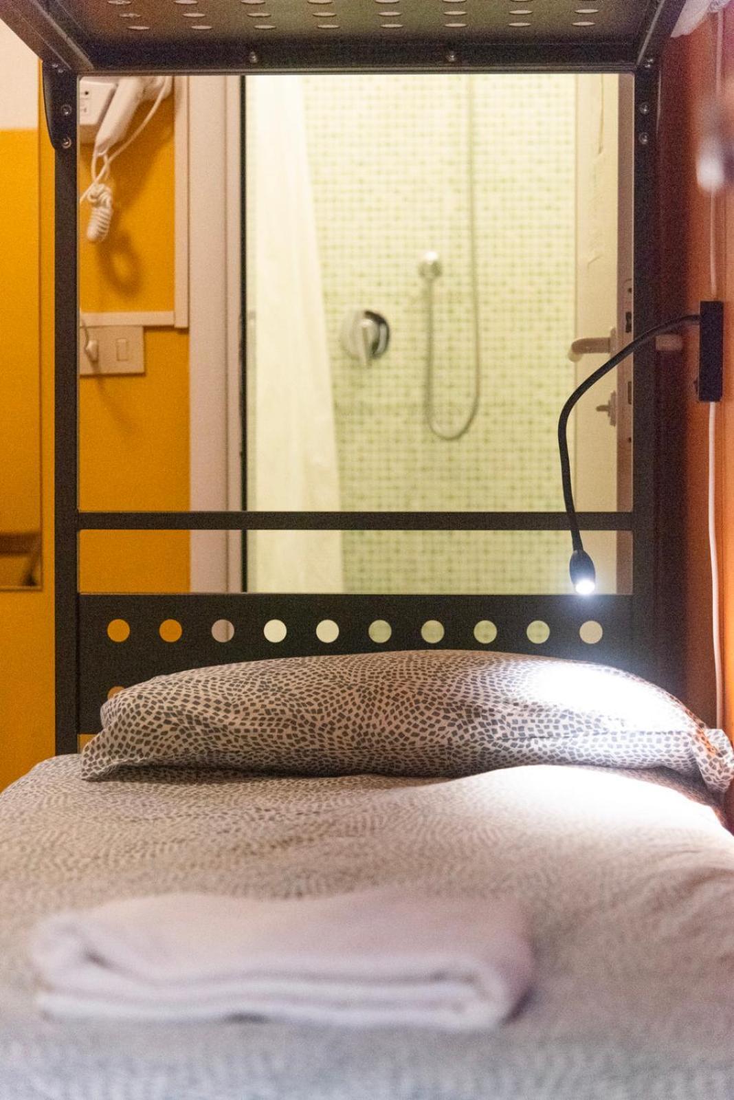 Sunflower Beach Backpacker Hostel & Bar ริมินี ภายนอก รูปภาพ