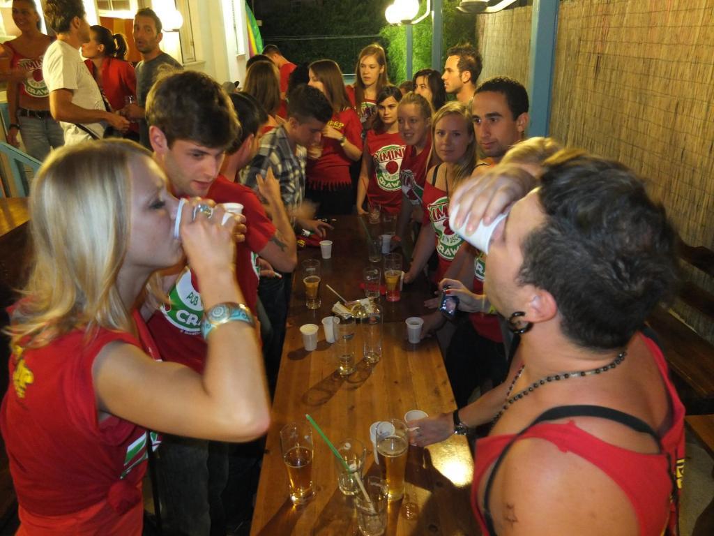 Sunflower Beach Backpacker Hostel & Bar ริมินี ภายนอก รูปภาพ