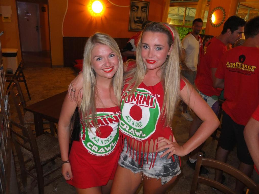 Sunflower Beach Backpacker Hostel & Bar ริมินี ภายนอก รูปภาพ