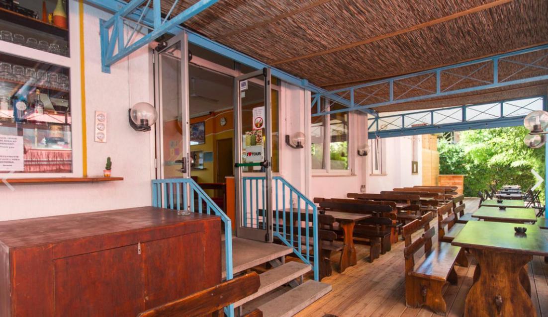 Sunflower Beach Backpacker Hostel & Bar ริมินี ภายนอก รูปภาพ