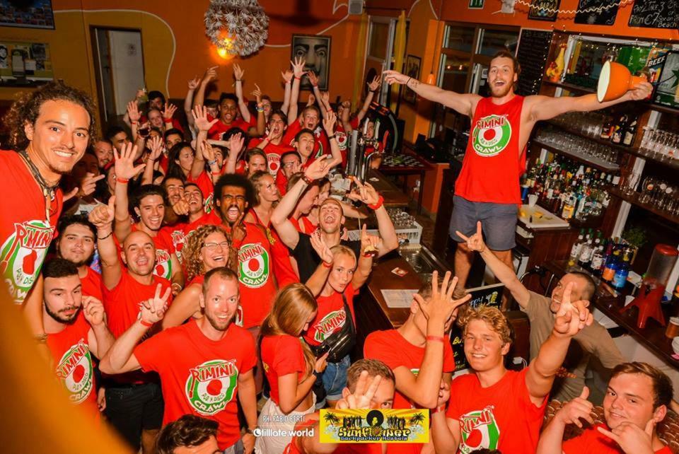 Sunflower Beach Backpacker Hostel & Bar ริมินี ภายนอก รูปภาพ